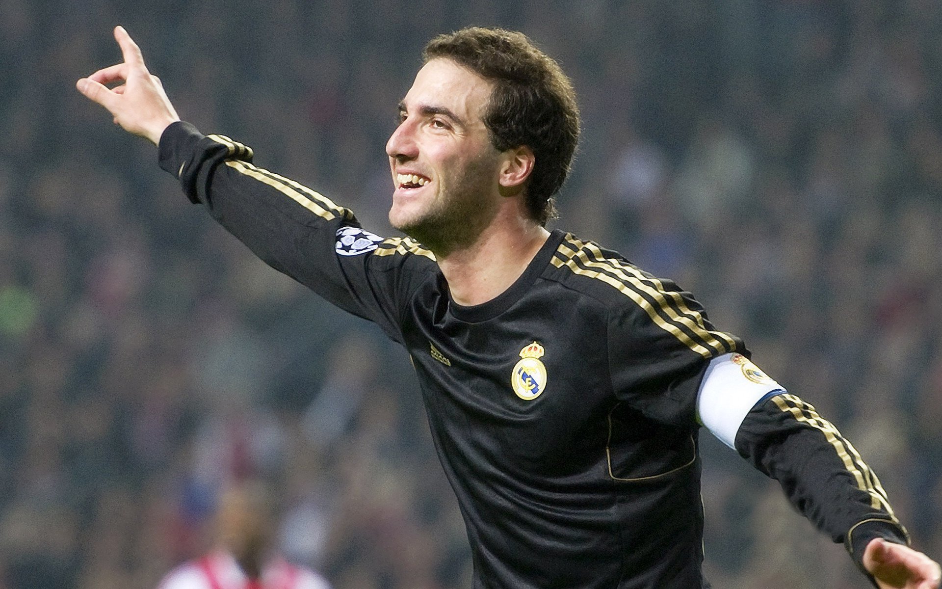 《女性电竞崛起：粉丝和选手共同撑起一个新局面》